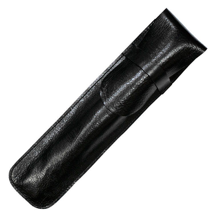 

扇子袋は黒の厚みのある本革を使用し、扇子の形に合わせて丁寧に仕立てています。